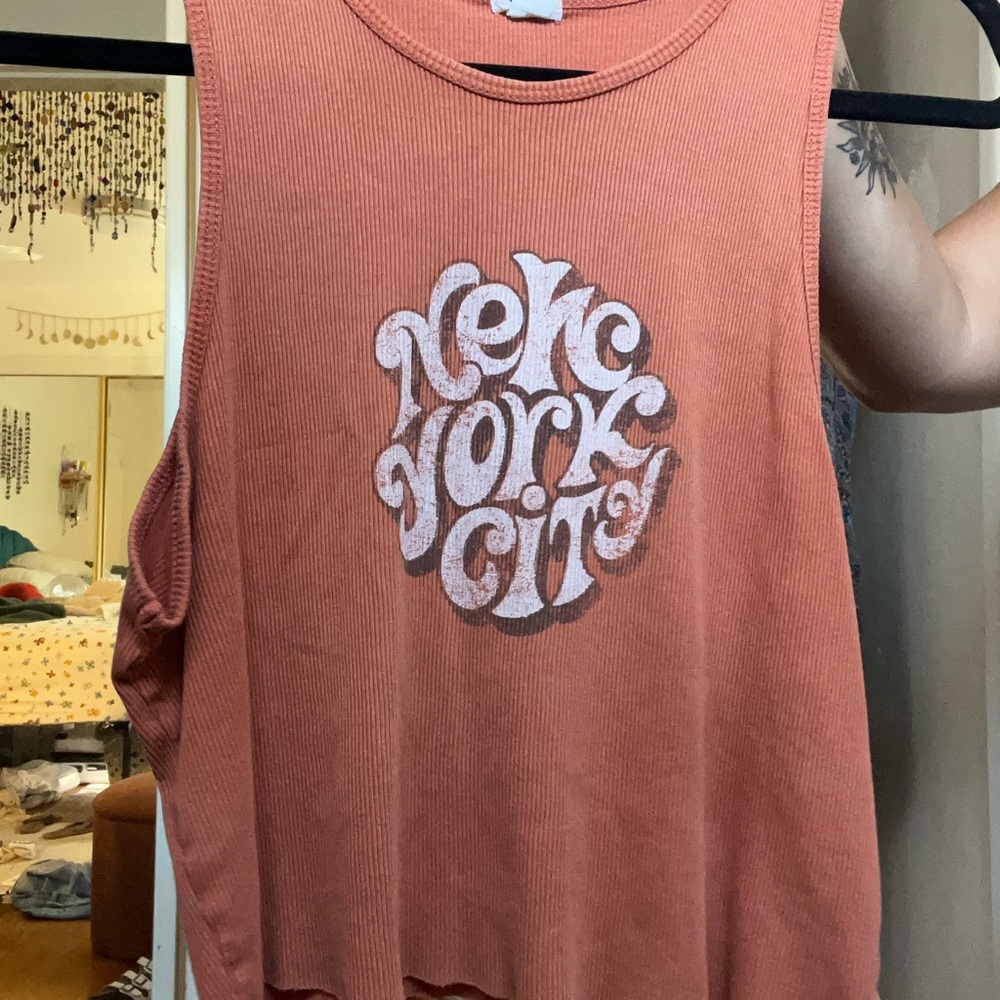 Graphic tank